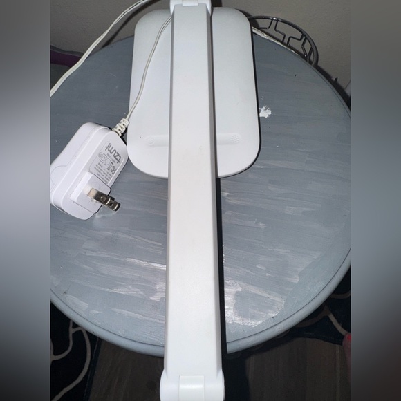 Tzumi 7998 Qi Wireless Phone Charging Desk Lamp white slim design - Picture 11 of 16